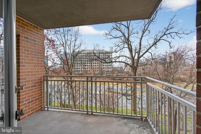 Building Photo - 11800 Sunset Hills Rd