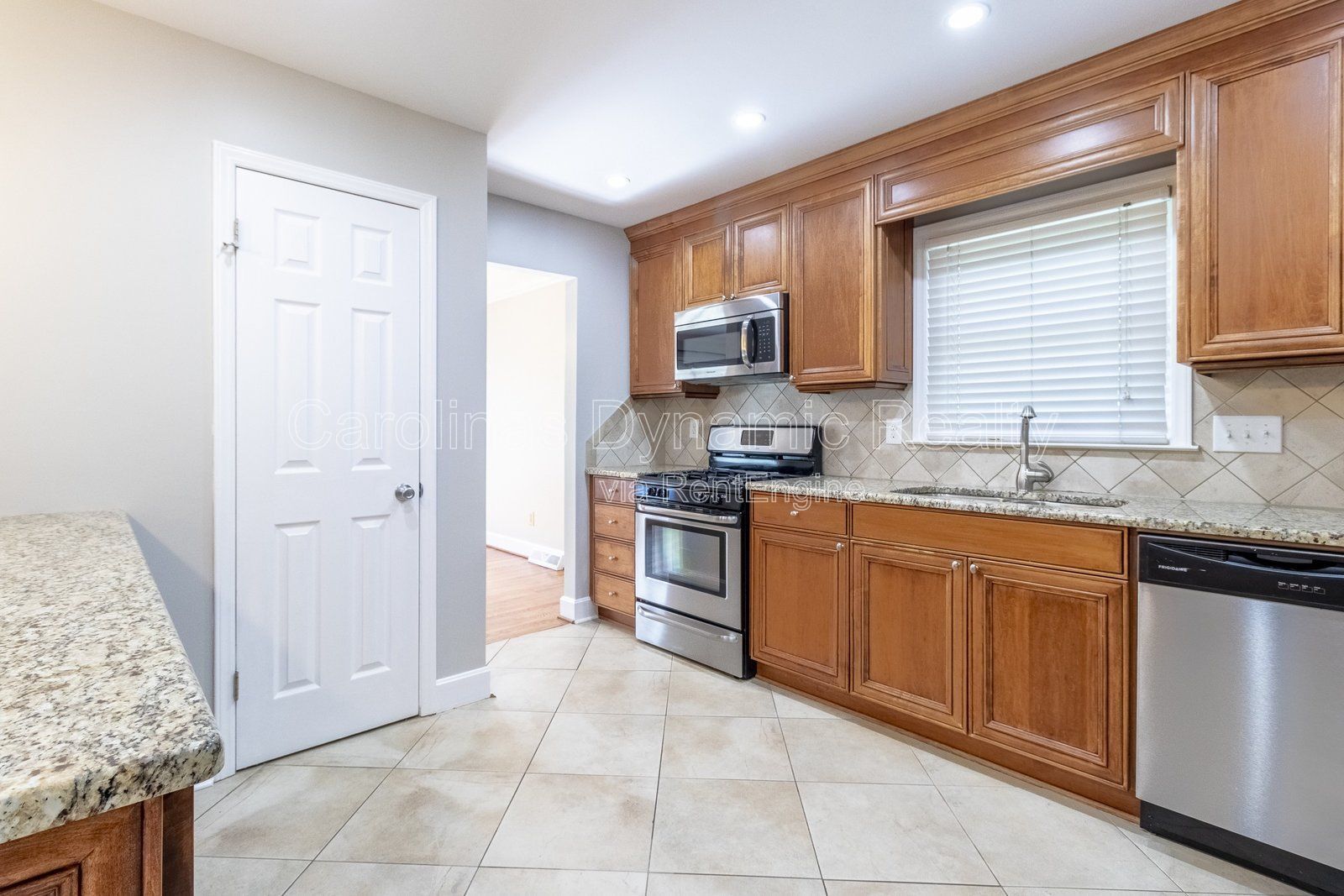 Building Photo - 6618 Castlegate Dr
