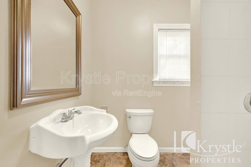 Building Photo - 709 Carolina St
