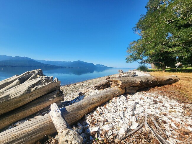 Building Photo - Waterfront Tudor on 2+ Acres | Private, Vi...