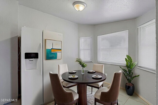 Building Photo - 4212 Roxbury Dr