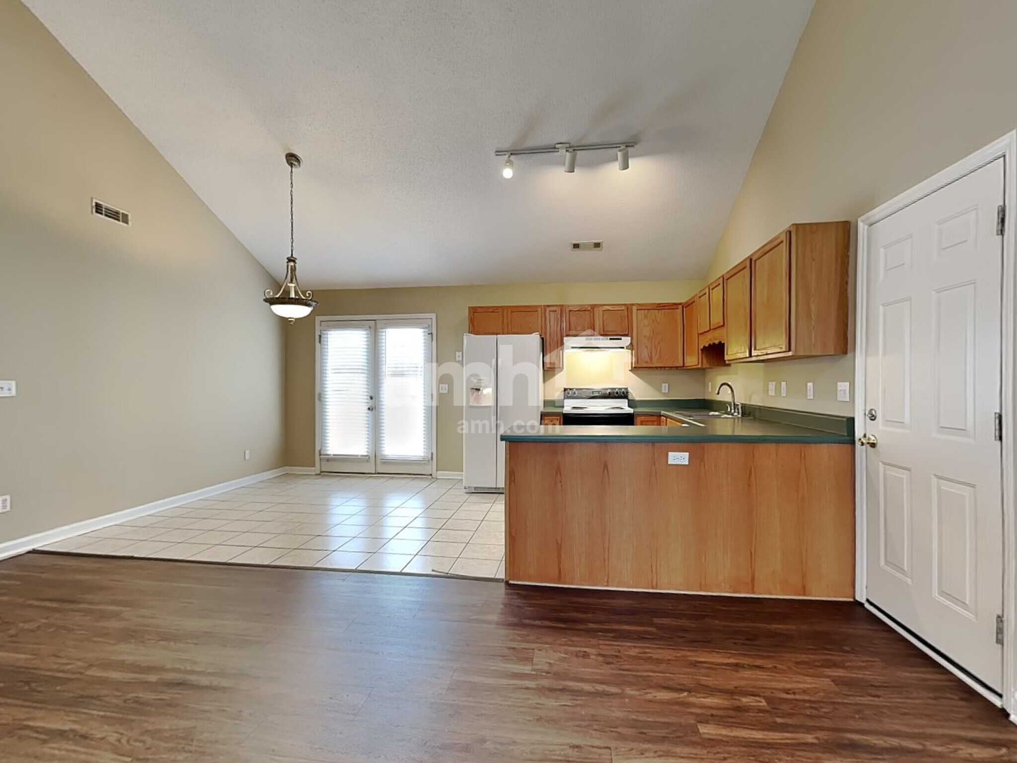 Building Photo - 1473 Lewisburg Pointe Dr