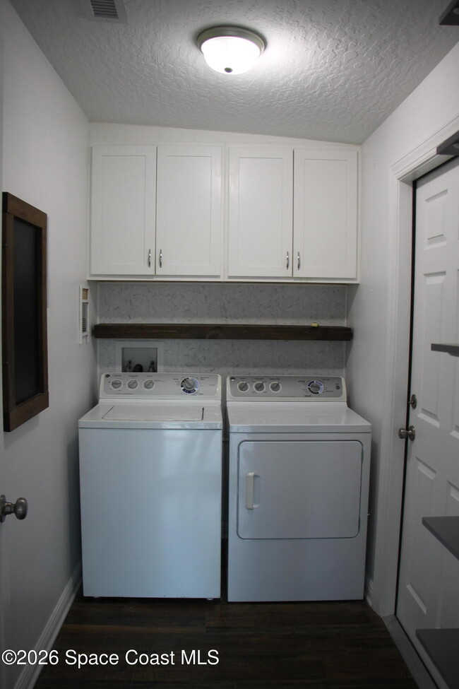 Building Photo - 904 Kensington Dr