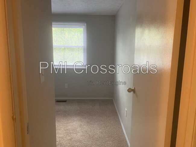 Building Photo - 7490 Stonetrail Way
