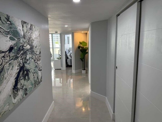 Building Photo - 1717 N Bayshore Dr