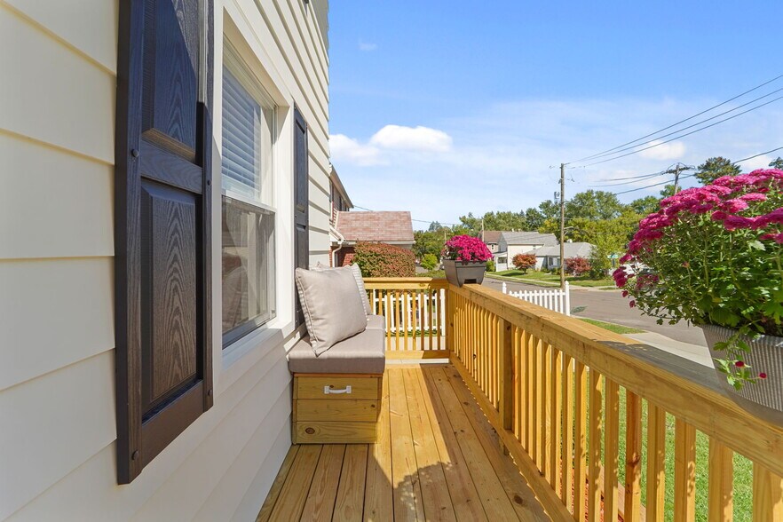 Building Photo - 116 Mary St