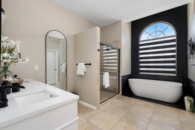 Building Photo - 412 N Hampton Dr