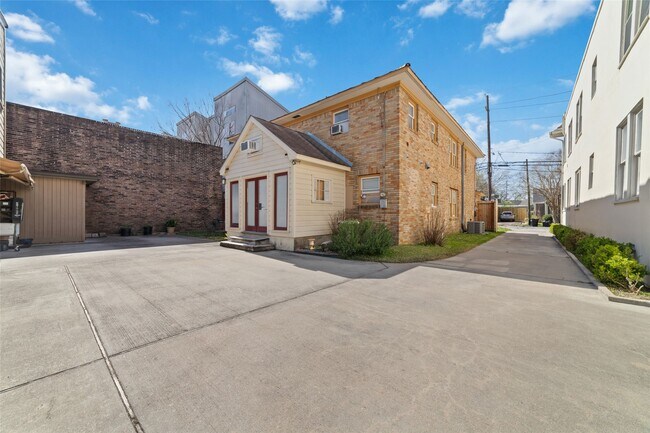 Building Photo - 2907 Albany St