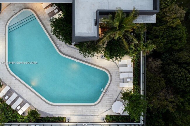 Building Photo - 23 NE 17th Ter