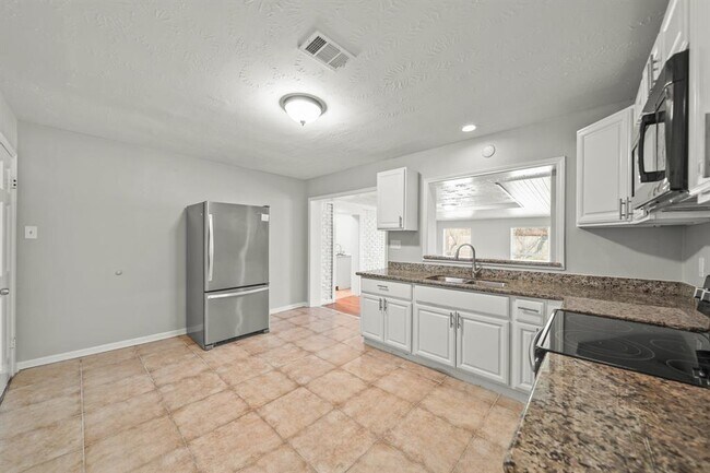 Building Photo - 9315 Laura Koppe Rd