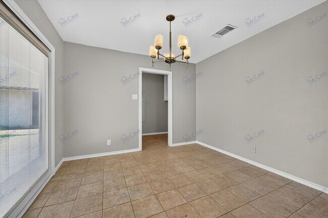 Building Photo - 4900 Ledgestone Dr