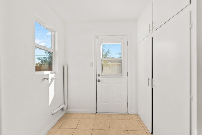 Building Photo - "Charming 2-Bedroom Retreat on Douglas Ave...