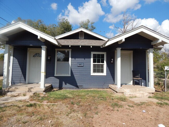 Primary Photo - 3210 SW 4th Ave
