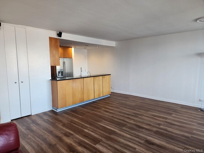 Building Photo - 62-54 97th Pl