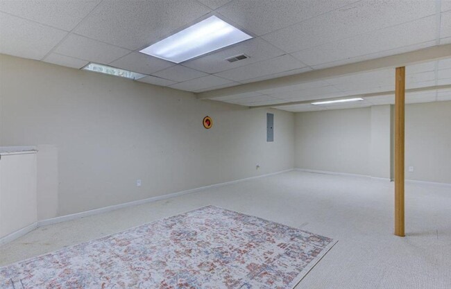 Building Photo - 44741 Cherry Hill Rd