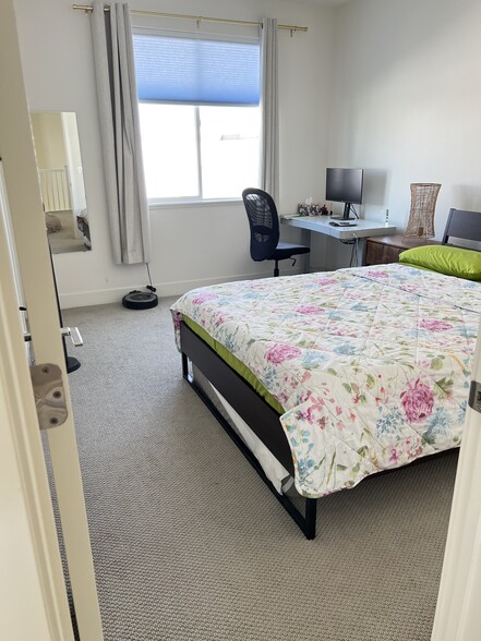 Building Photo - 45079 Insight St