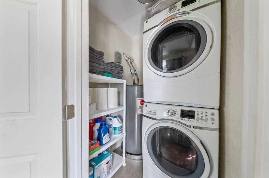 Building Photo - 212 Paladin Dr