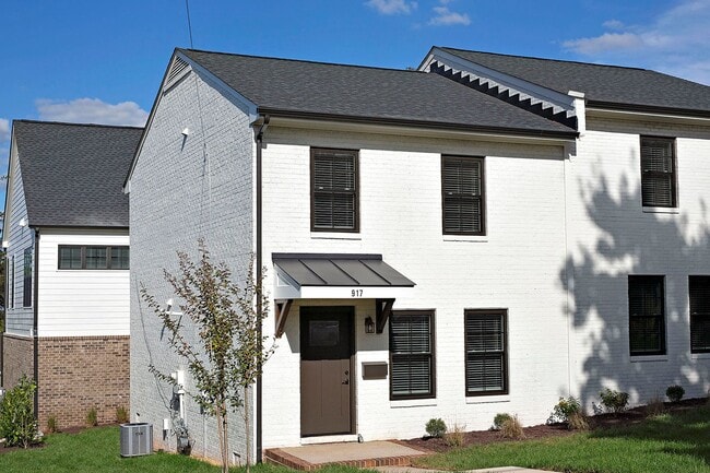 Primary Photo - 917 Belmont Ave