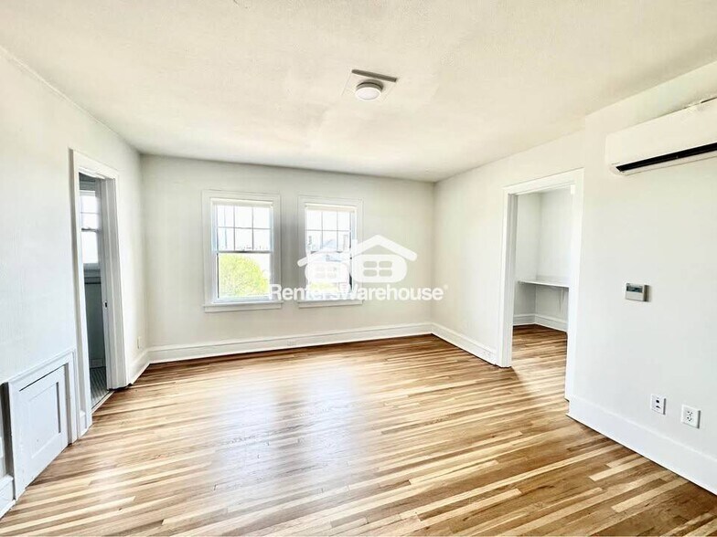 Building Photo - 2305 Grand Ave