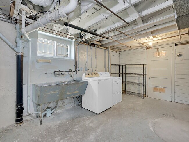 Building Photo - $2,295.00, 1 Bed, 1 Bath Home in Denver