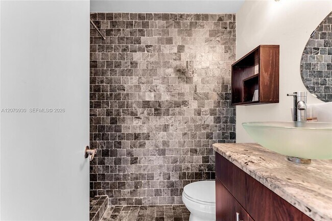 Building Photo - 15563 Miami Lakeway N