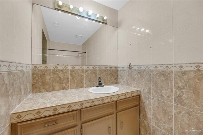 Building Photo - 19 S 41st St