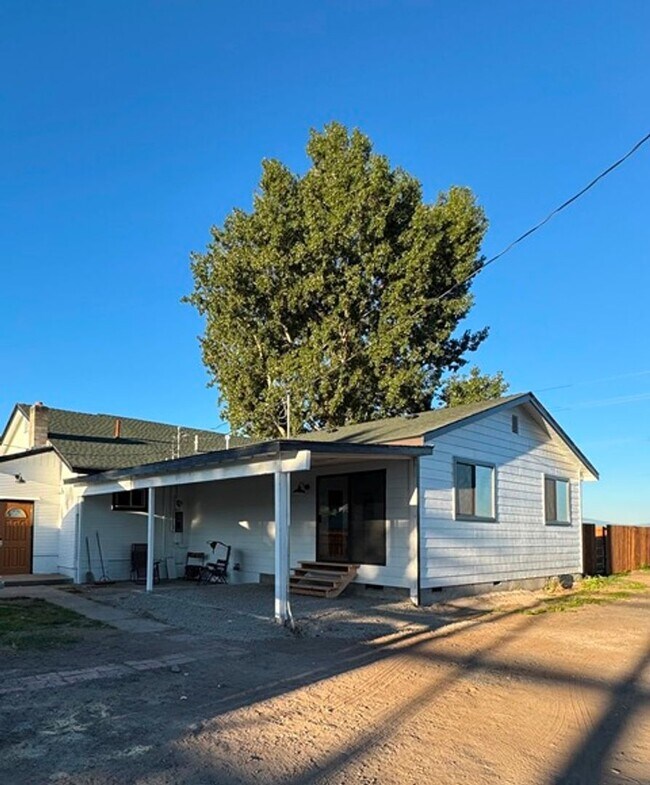 Building Photo - 10205 OR-39