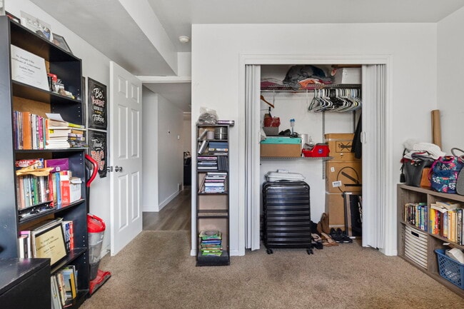 Building Photo - 4160 S Oak Meadows Dr