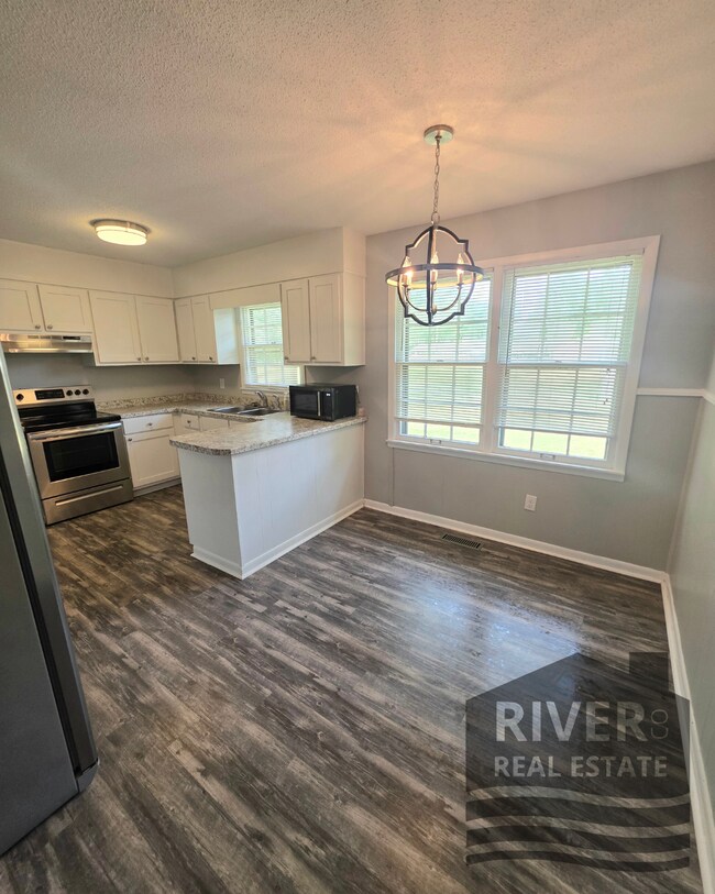 Building Photo - 1233 Ridge Dr