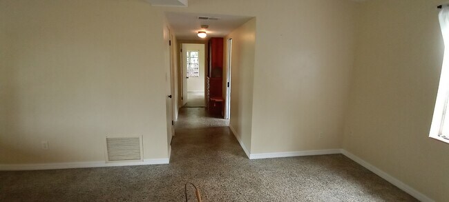 Building Photo - 224 Lake Winnemissett Dr
