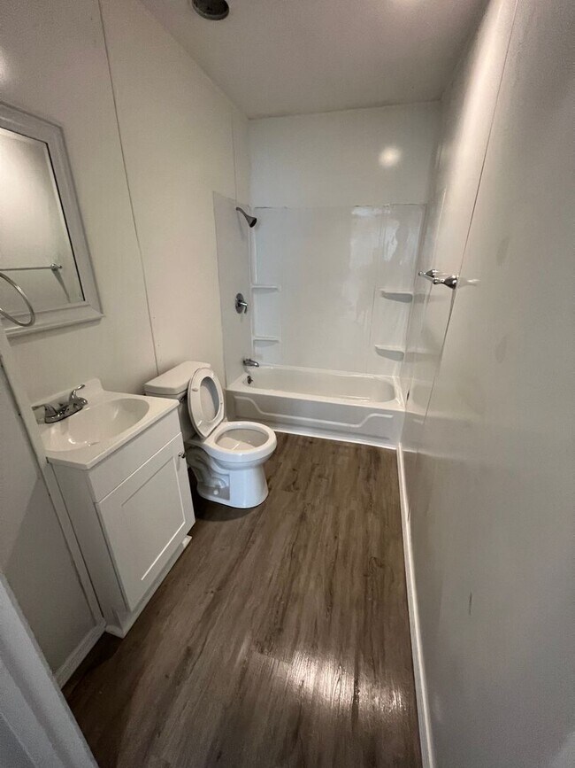 Building Photo - Remodeled 2 Bed 1 Bath House Available 4-15-2024