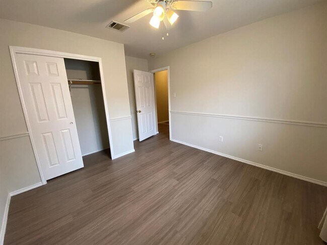 Building Photo - 258 Western Dr