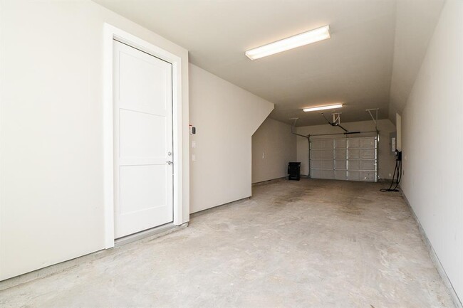 Building Photo - 7 N St Charles St