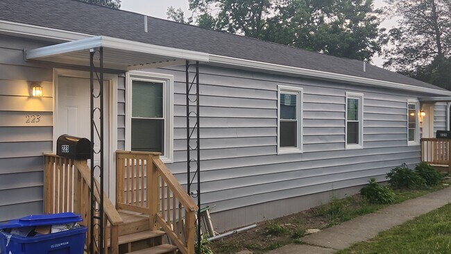 Building Photo - 223 Jefferson Ave