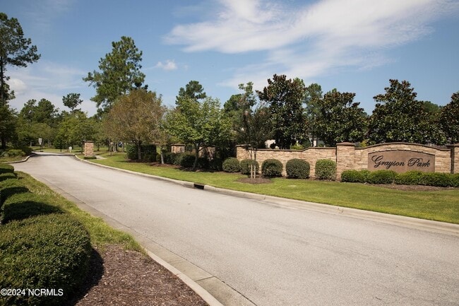 Building Photo - 3121 Lobelia Ln