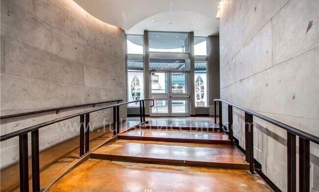 Building Photo - Stylish Capitol Hill Loft Condo w/ Floor-to-Ceiling Windows, Gas Fireplace