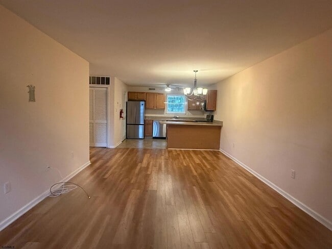 Building Photo - 551 London Ct