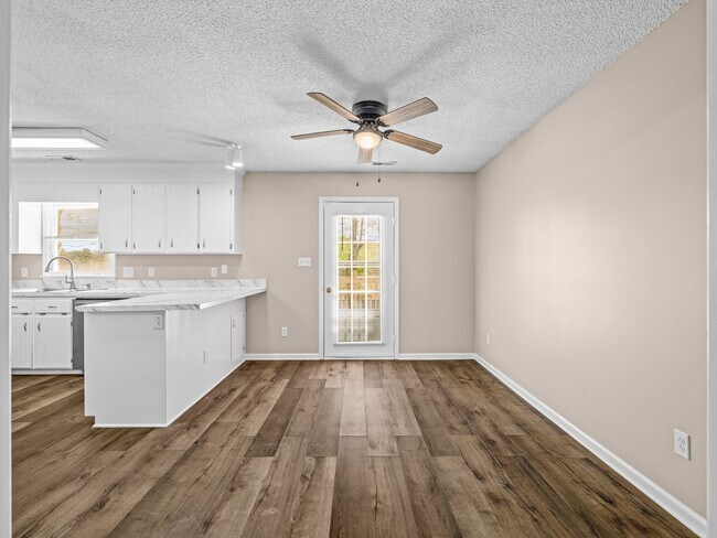 Building Photo - Willow Springs Home