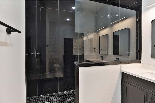 Building Photo - 8133 Cabot St