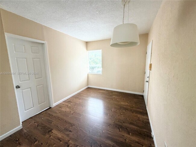 Building Photo - 620 84th St