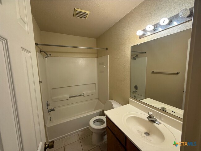 Building Photo - 851 Sagewood Trail
