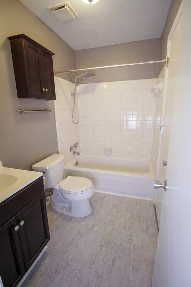 Building Photo - 4909 Stony Brook Dr