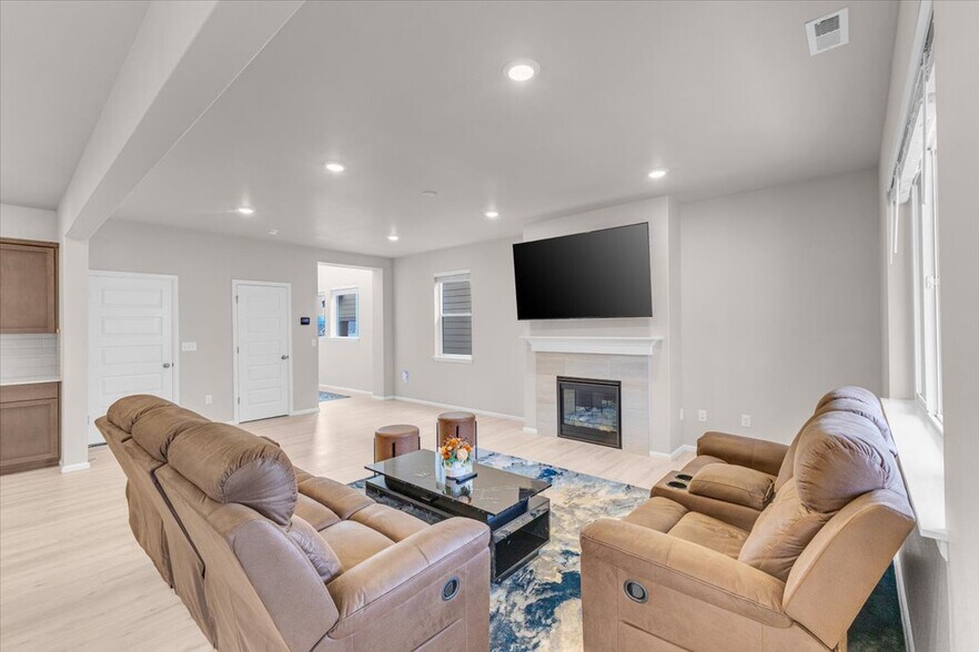 Building Photo - 1521 10th Pl