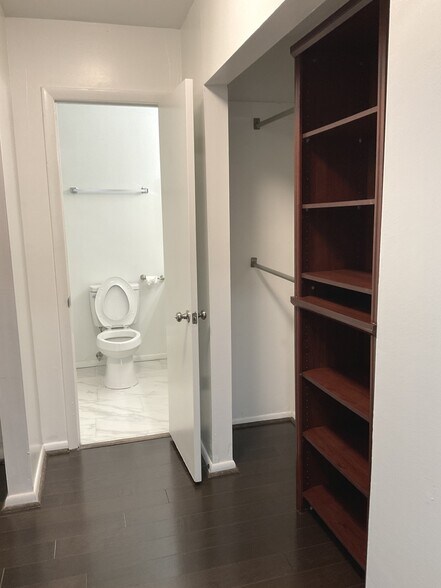 walk thru closet - 1001 Woodland Vlg