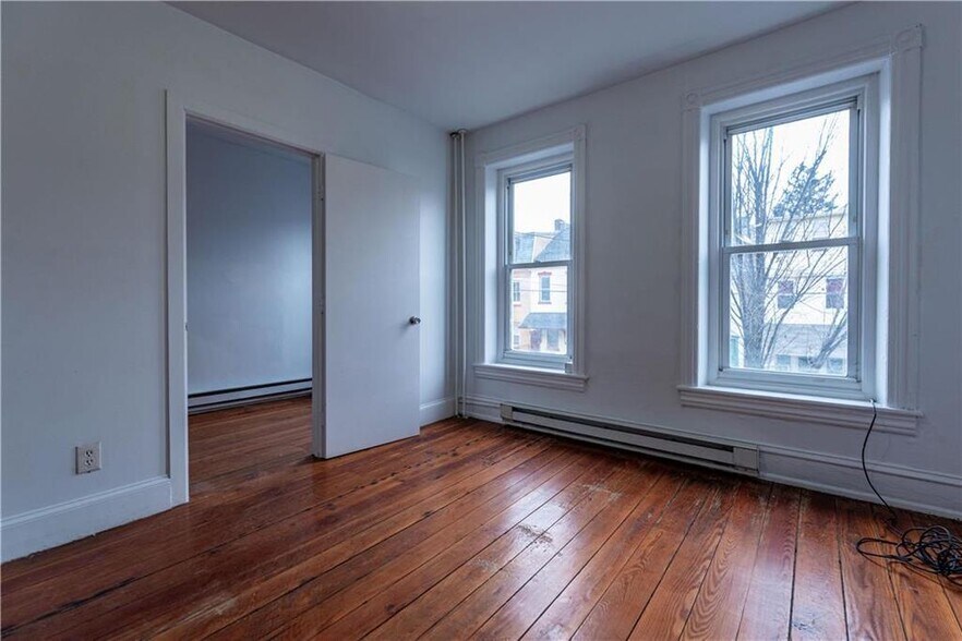 Building Photo - 931 Chew St