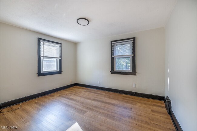 Building Photo - 849 Glenn St