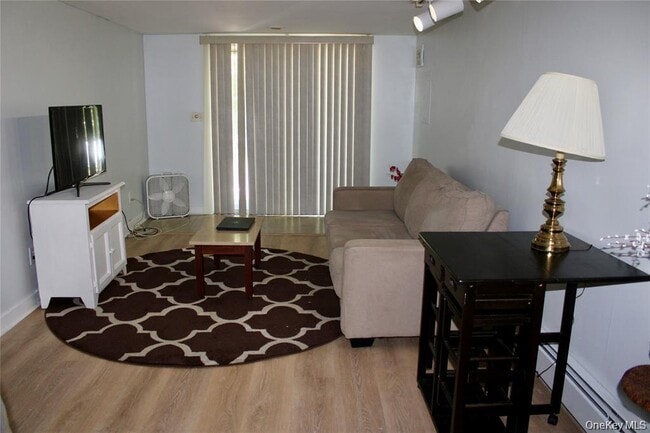 Building Photo - 24 Chestnut Ln