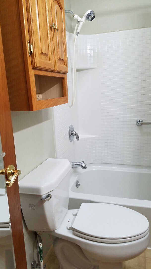 Building Photo - 3 bedroom 1 and 3/4 bathroom