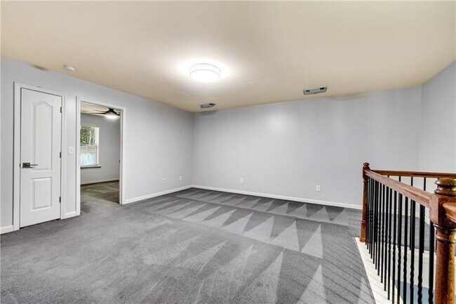 Building Photo - 2242 Knoxhill View