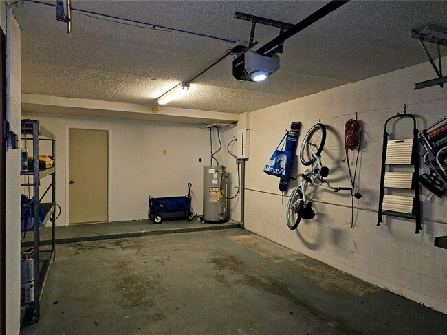 Building Photo - 255 Capri Cir N